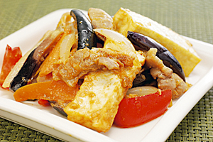 彩り野菜と厚揚げの肉味噌炒めの写真